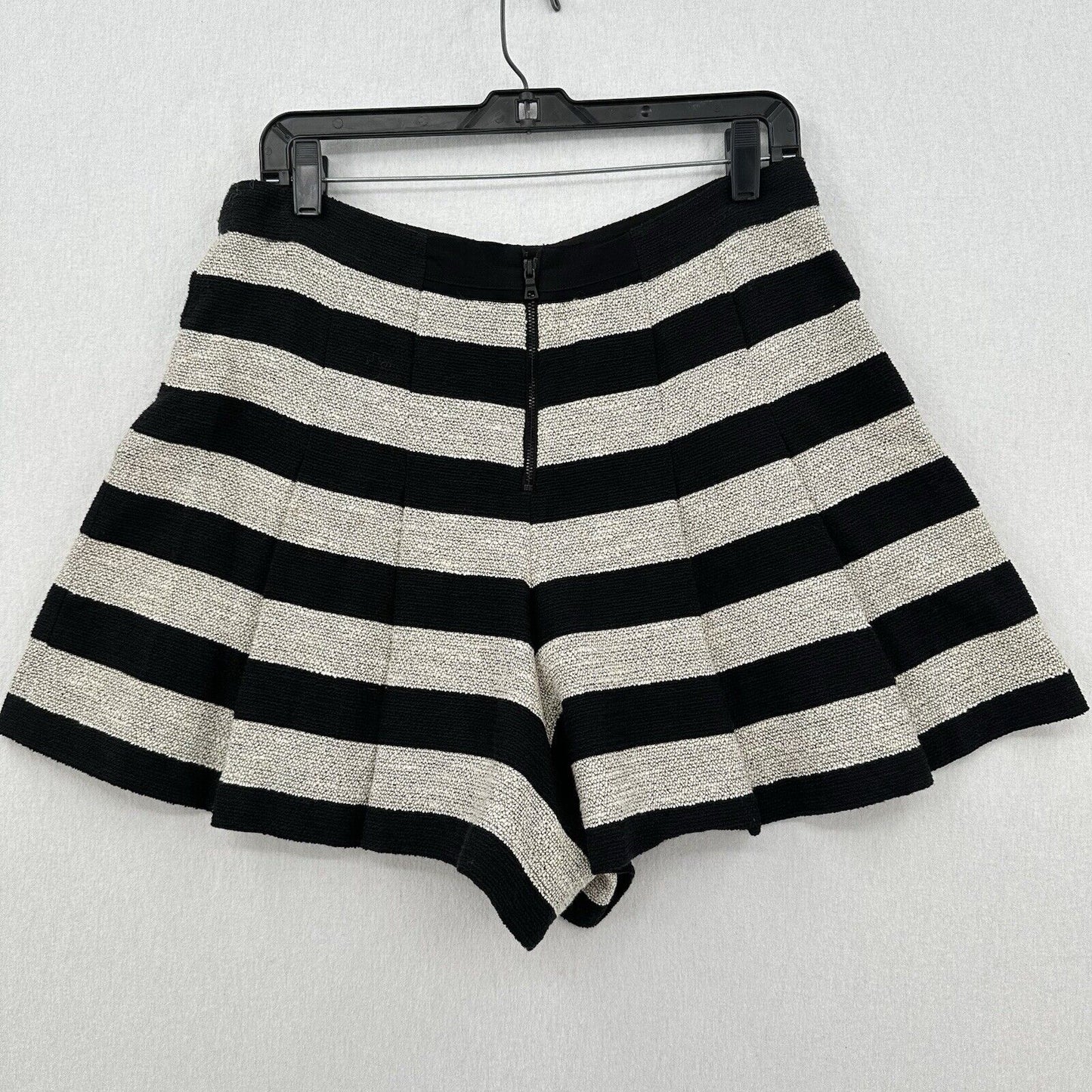 Alice Olivia Shorts 12 Pleats High Rise Beige Black Stripes Silver Dressy *Spot