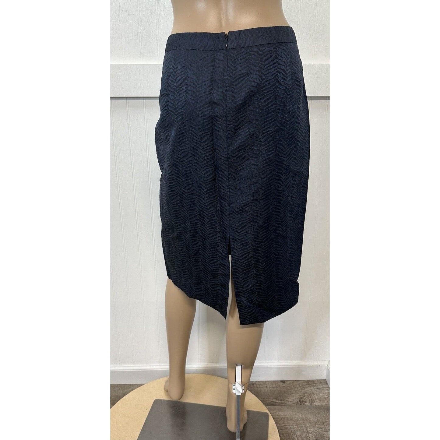 Lafayette 148 Skirt Women 12 Navy Blue Pencil Knee Length Back Slit Acetate/Silk