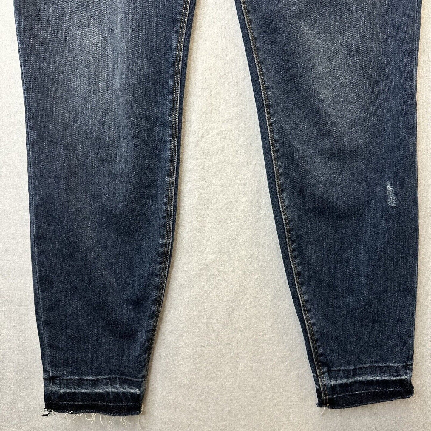 Spanx Jeans Womens Medium Ankle Skinny Blue Pull On Denim Distressed Fray EUC