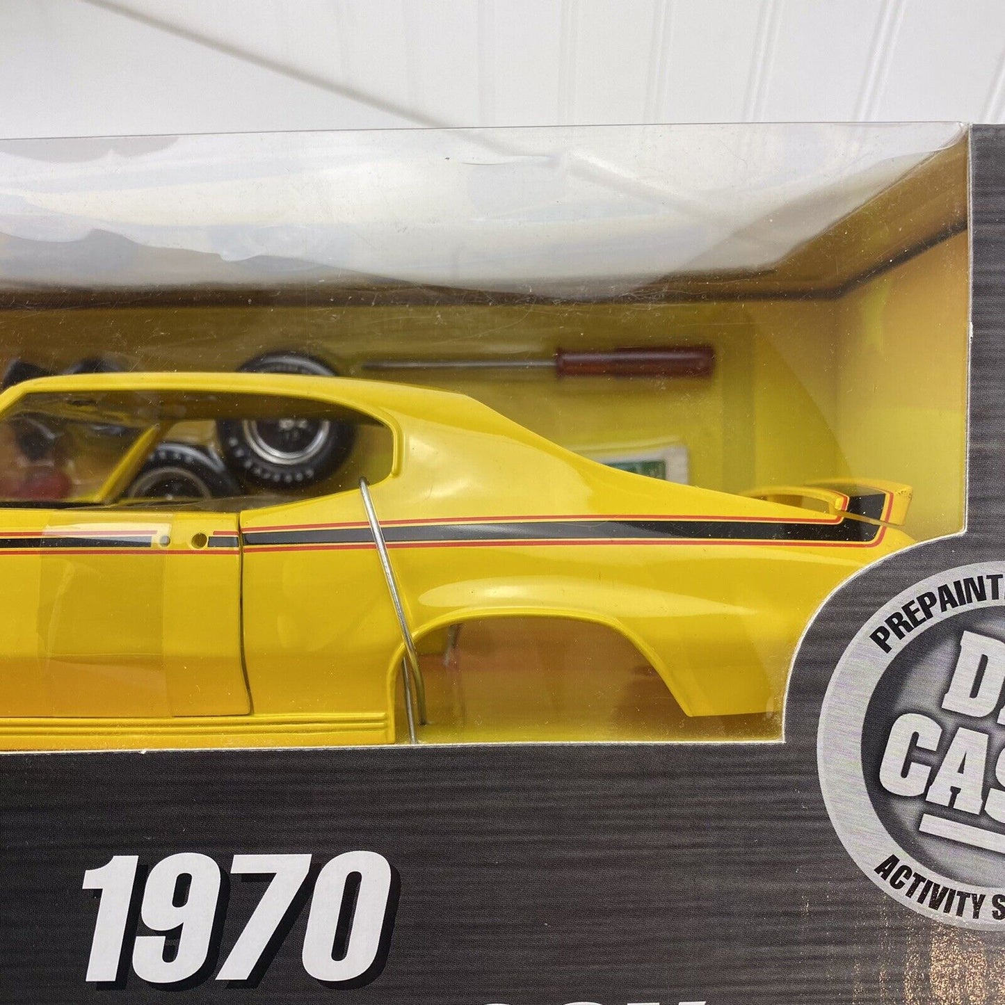 American Muscle Body Shop 1970 Buick GSX Activity Set *SATURN YELLOW* New