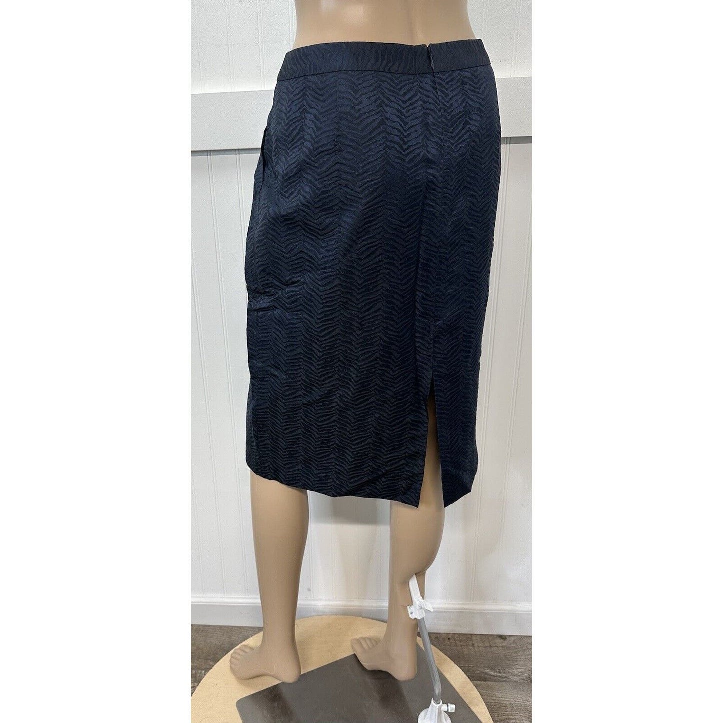 Lafayette 148 Skirt Women 12 Navy Blue Pencil Knee Length Back Slit Acetate/Silk