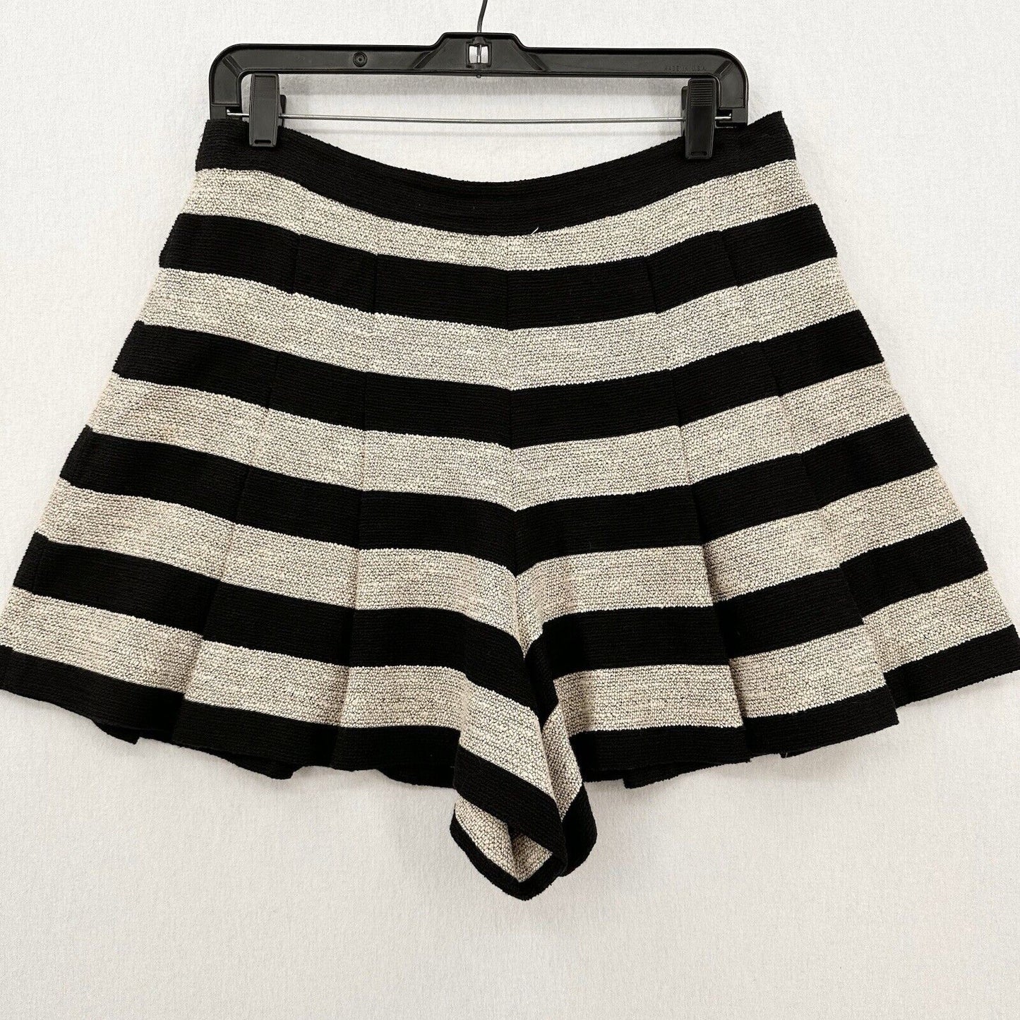 Alice Olivia Shorts 12 Pleats High Rise Beige Black Stripes Silver Dressy *Spot