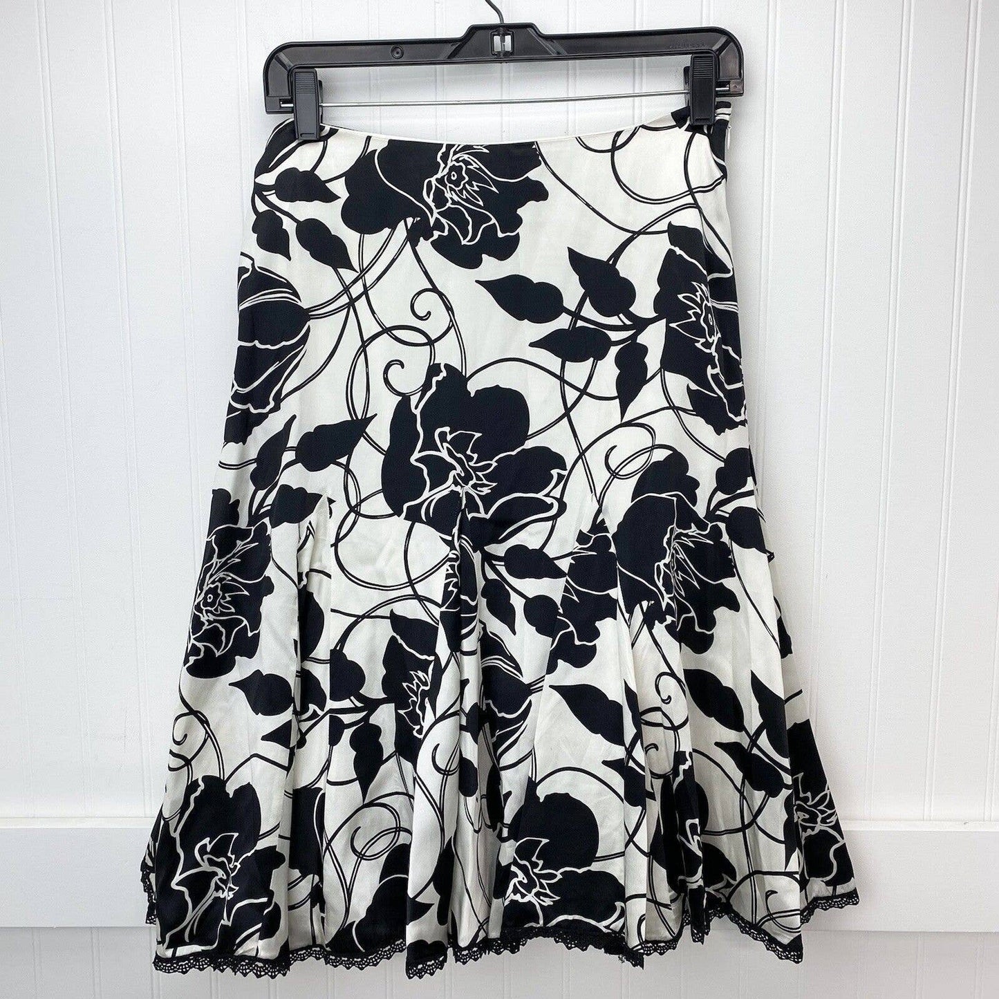 White House Black Market 100% Silk Floral Pleated Skirt Sz 2 Knee Length *Flaw