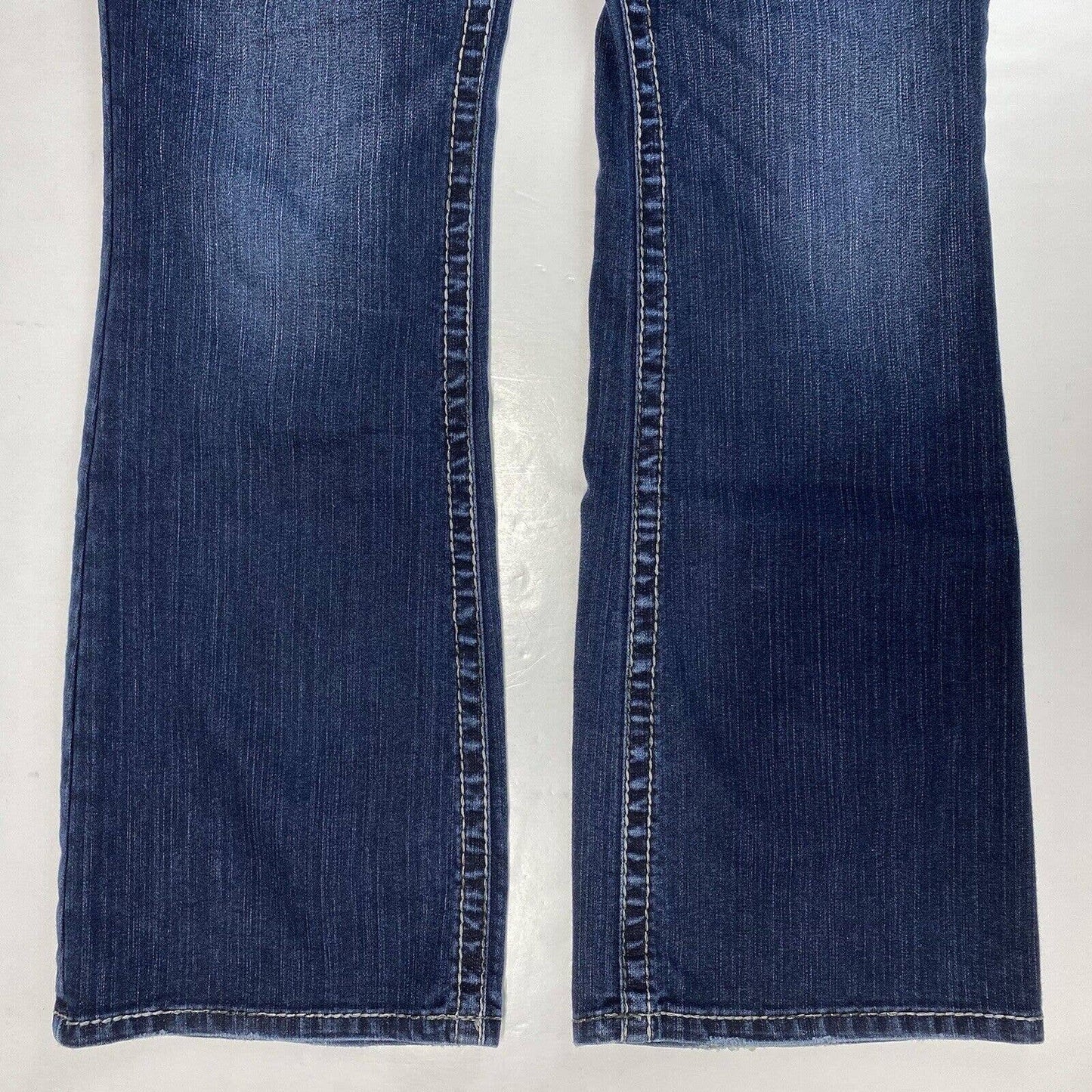 Silver Suki Surplus Bootcut Sz 30 Curvy Stretch Denim Blue Jeans Dark Wash Flap