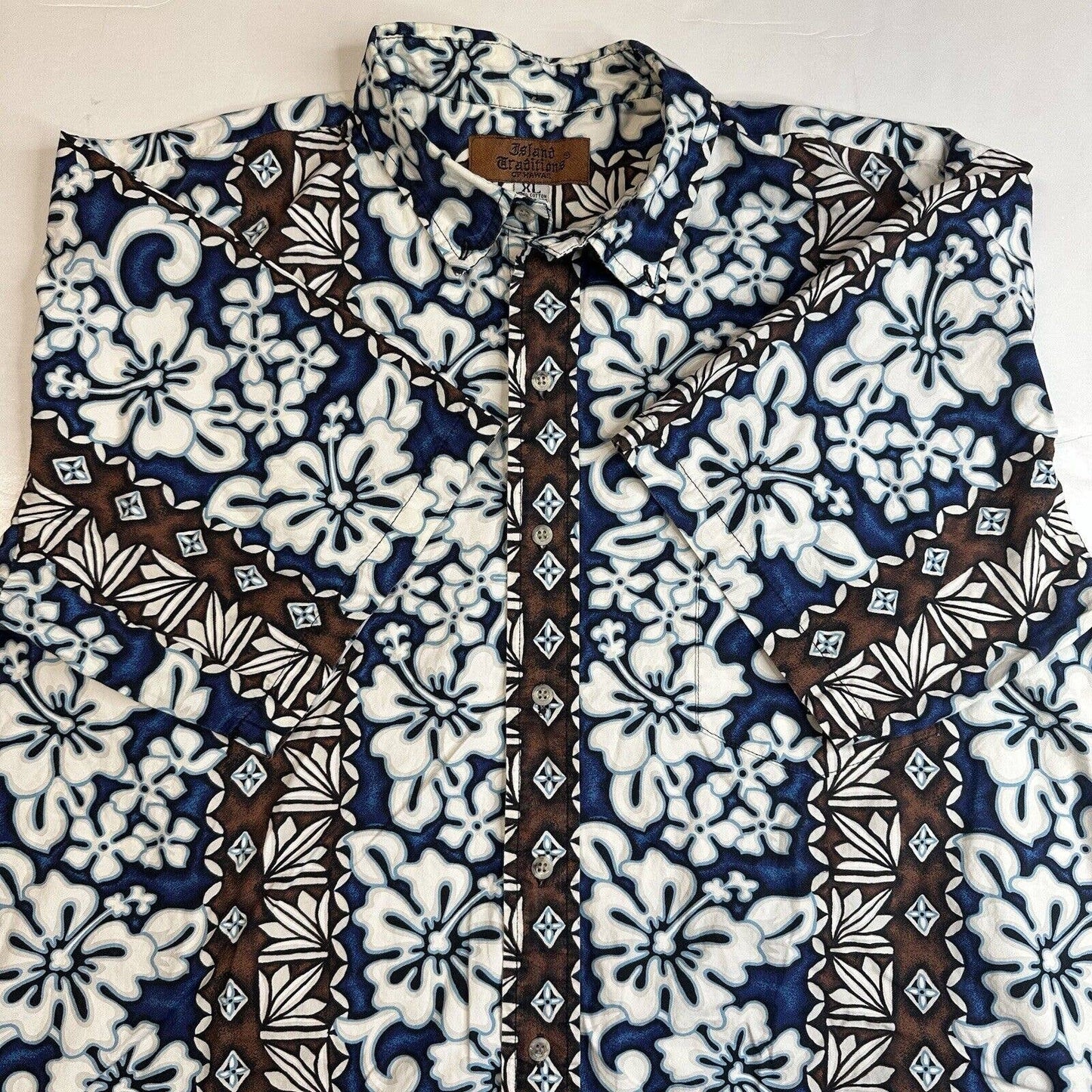 Island Traditions Button Up Shirt Mens XL Floral Short Sleeve Hawaiian *Hole