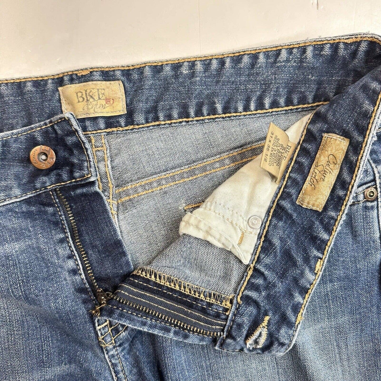 Buckle BKE Culture Cut Off Shorts Sz 31 Midrise Denim Blue Jean Distressed Fray