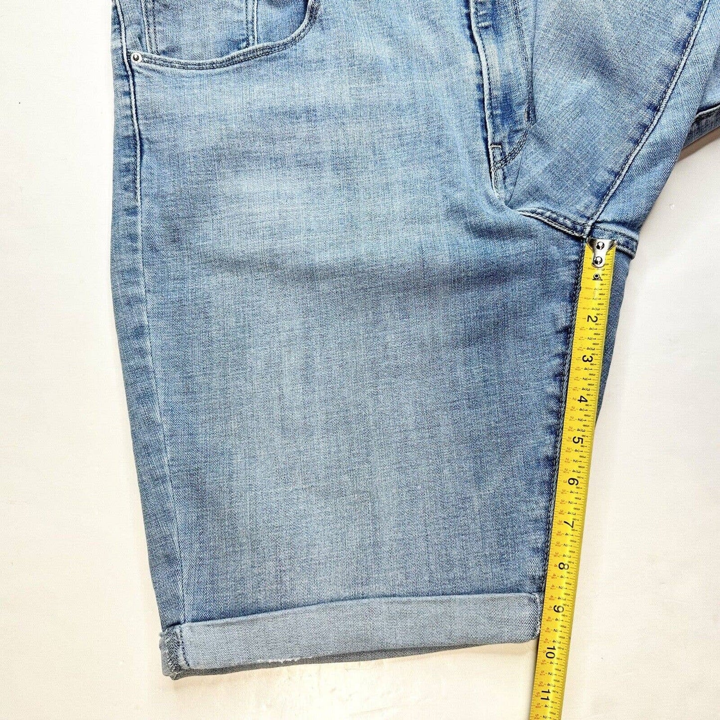 Levis Bermuda Shorts Womens 33 (16/17) Stretch Denim Blue Jean Long Cuffed