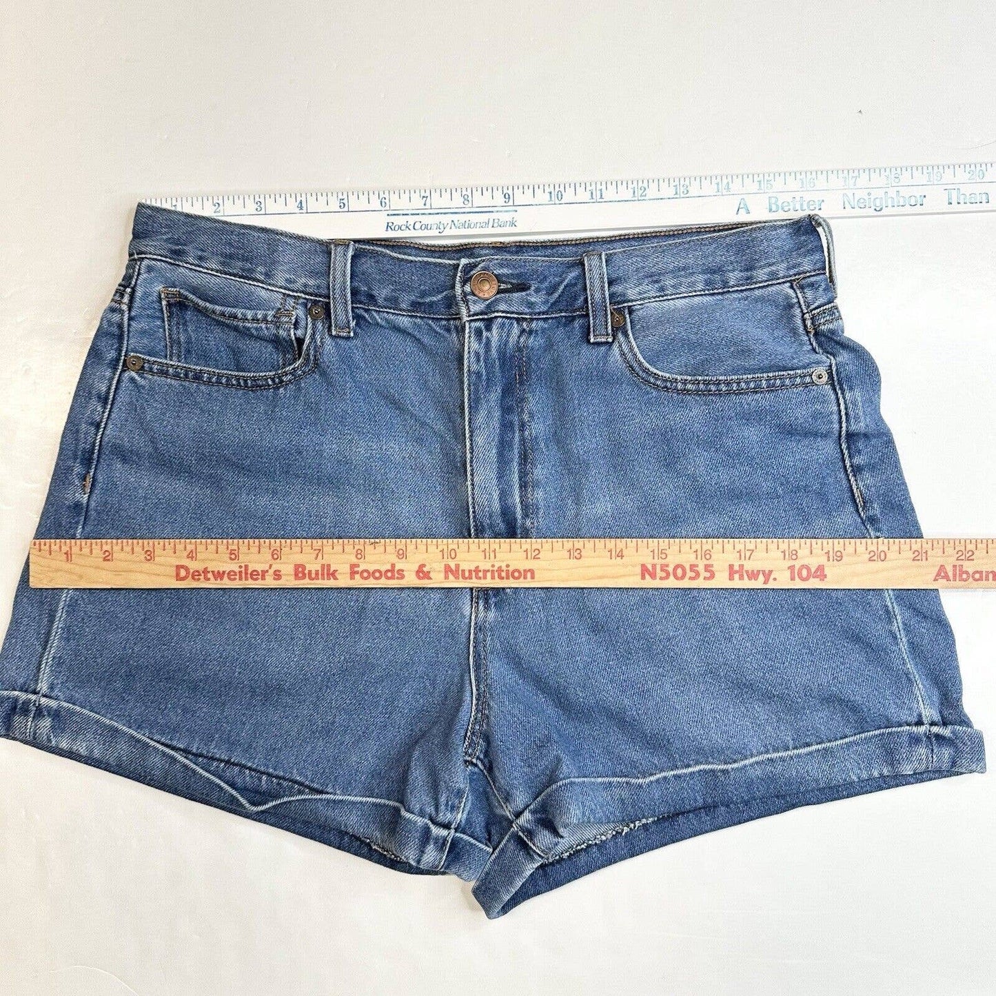 American Eagle Mom Shorts 12 High Rise Denim Blue Jean Cuffed Short Medium Wash