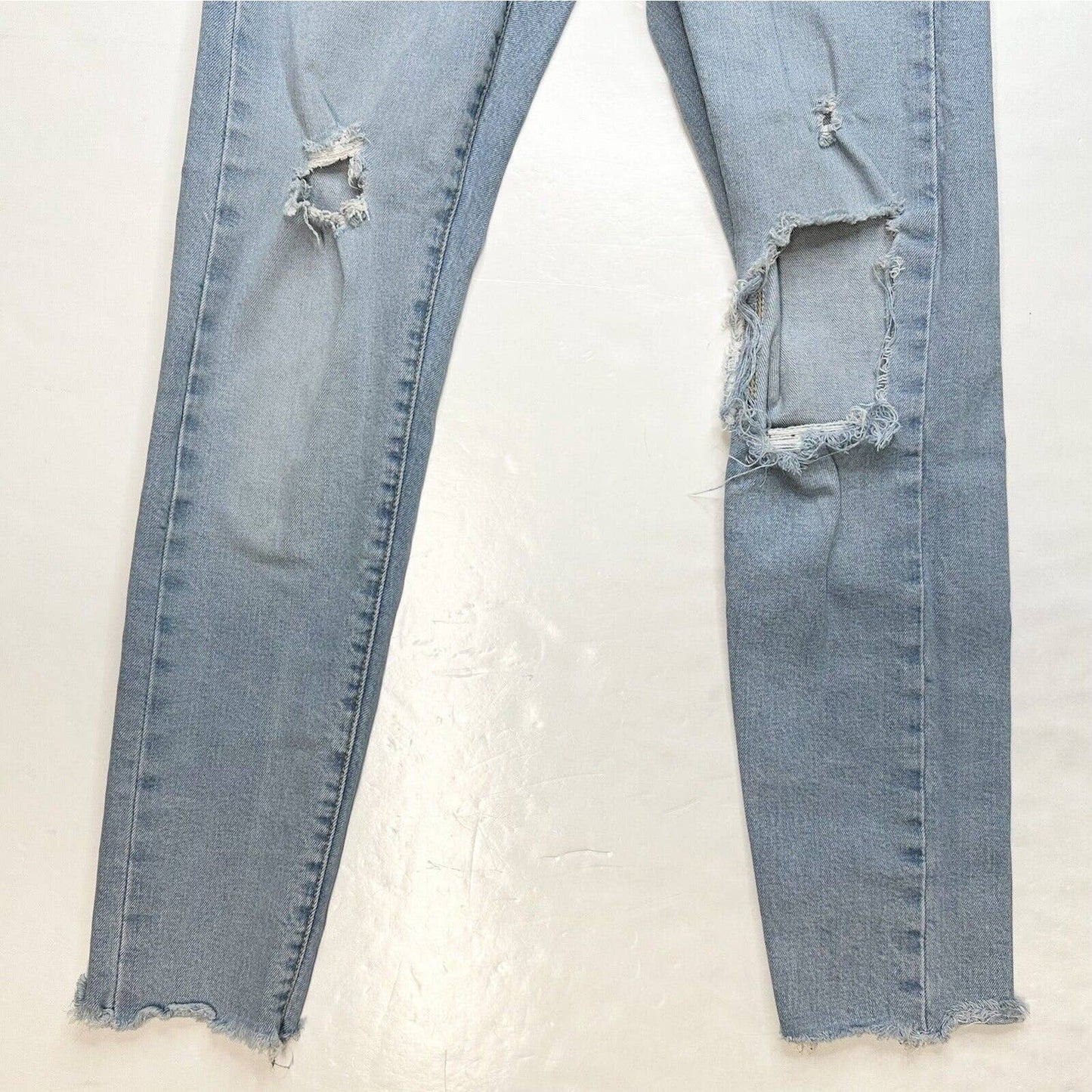 Levis Wedgie Skinny Ankle Jean 26 (US 2/3) Denim Button Fly Distress Fray *Flaw