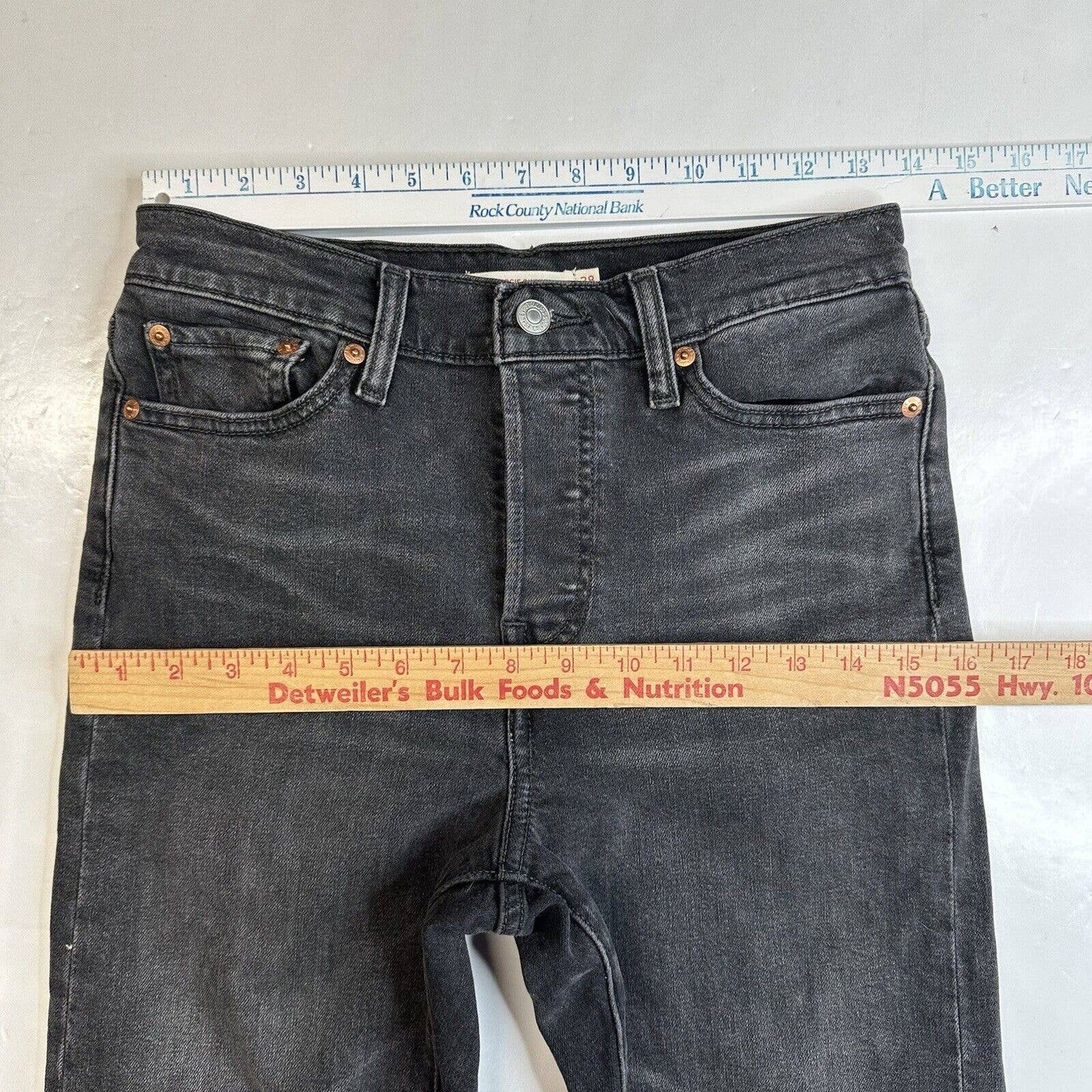 Levis Wedgie Skinny Crop Jeans 28 (US 6/7) High Rise Black Denim Button Fly