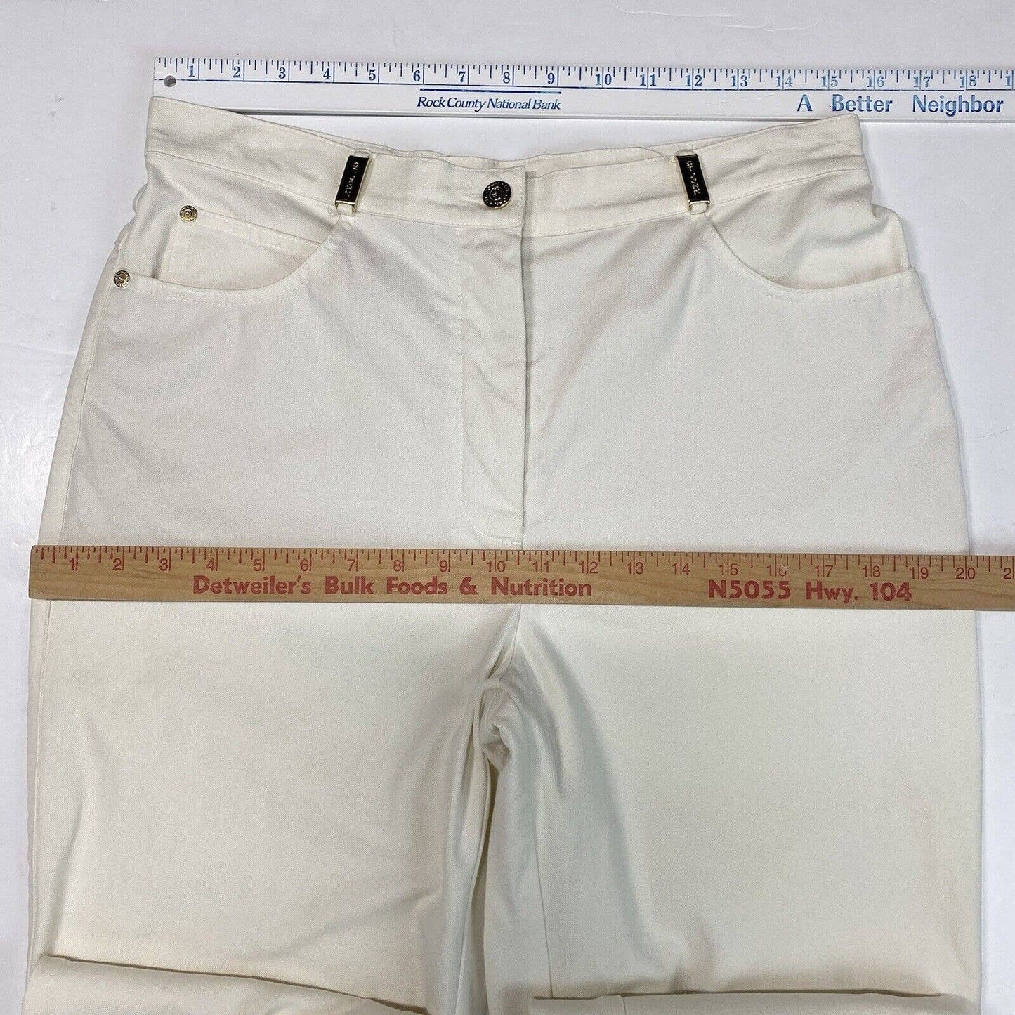 St John Sport Off White Straight Leg Pants Sz 10 High Rise Stretch USA *Flaw