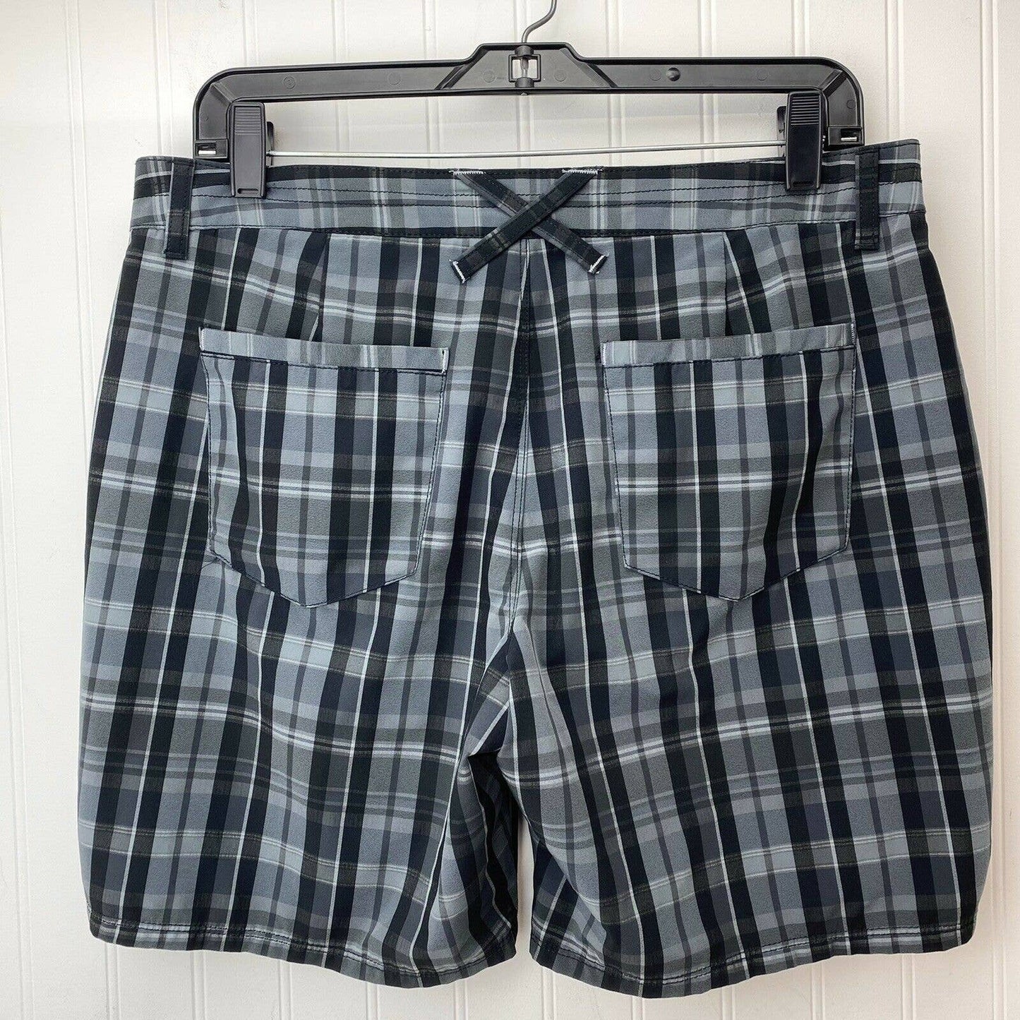 Mountain Khakis Classic Fit Midrise Bermuda Shorts Sz 10 Plaid Black Gray EUC