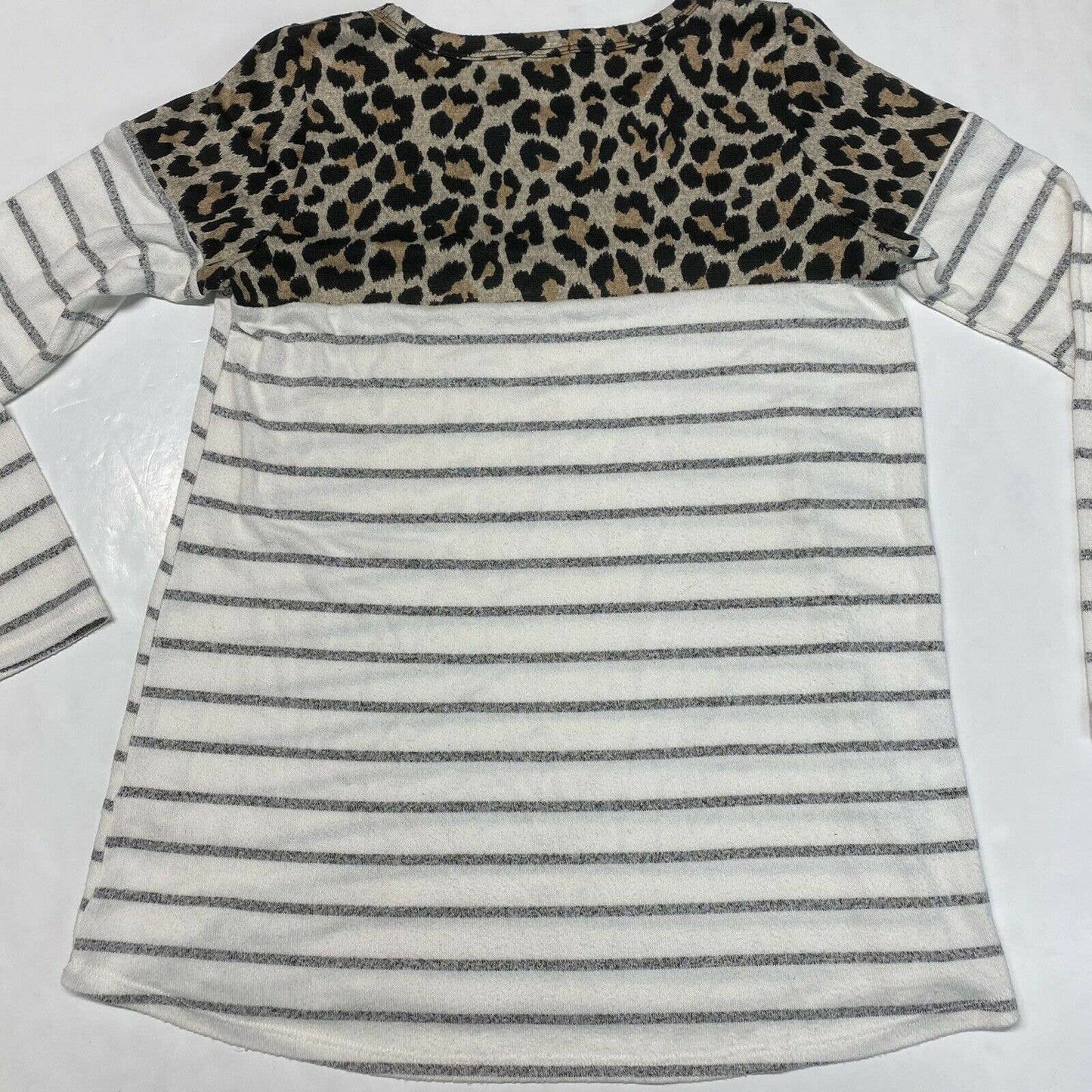 Wanna B Knit Leopard Striped Shirt Sz Medium Ivory/Tan Stretch Long Sleeve Top