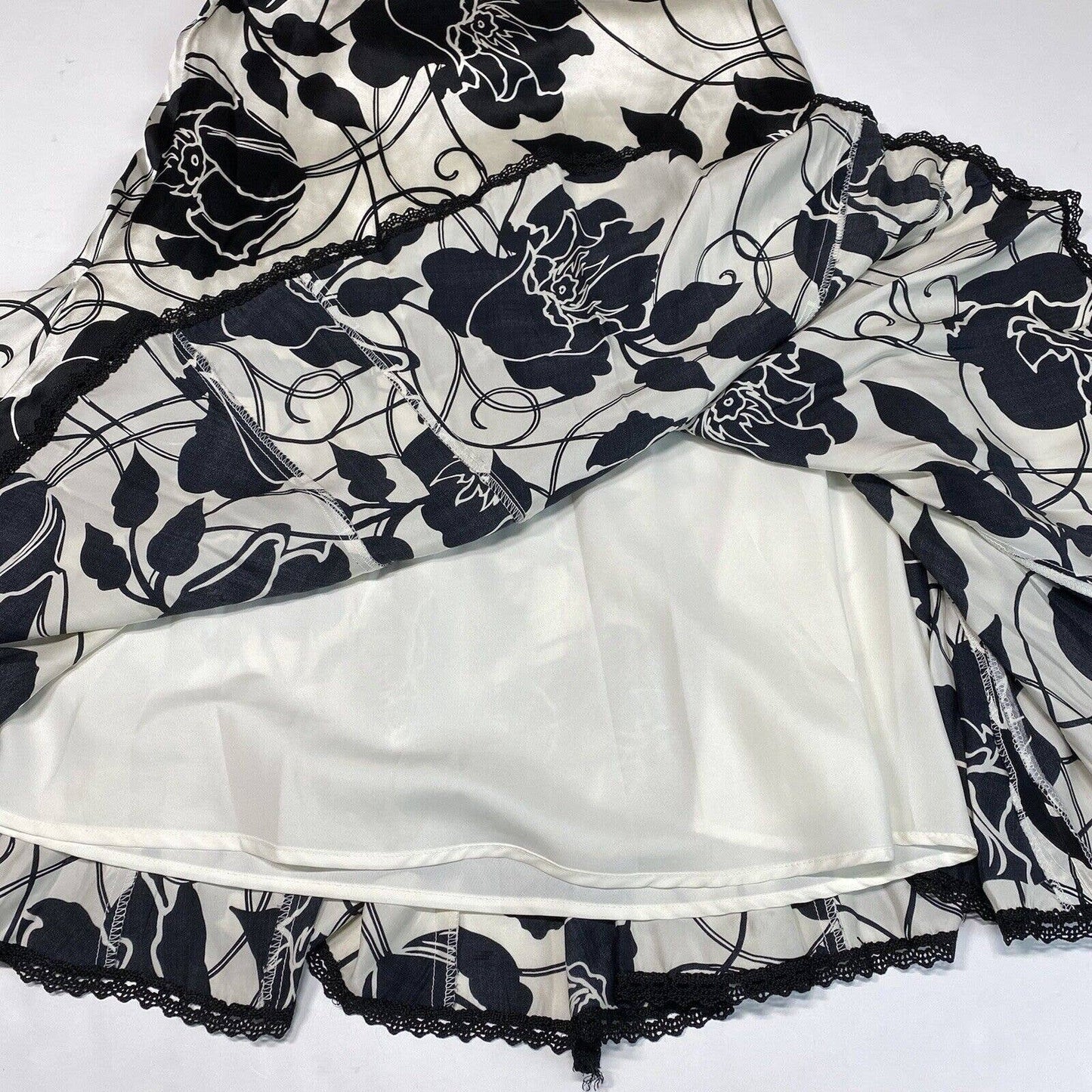 White House Black Market 100% Silk Floral Pleated Skirt Sz 2 Knee Length *Flaw