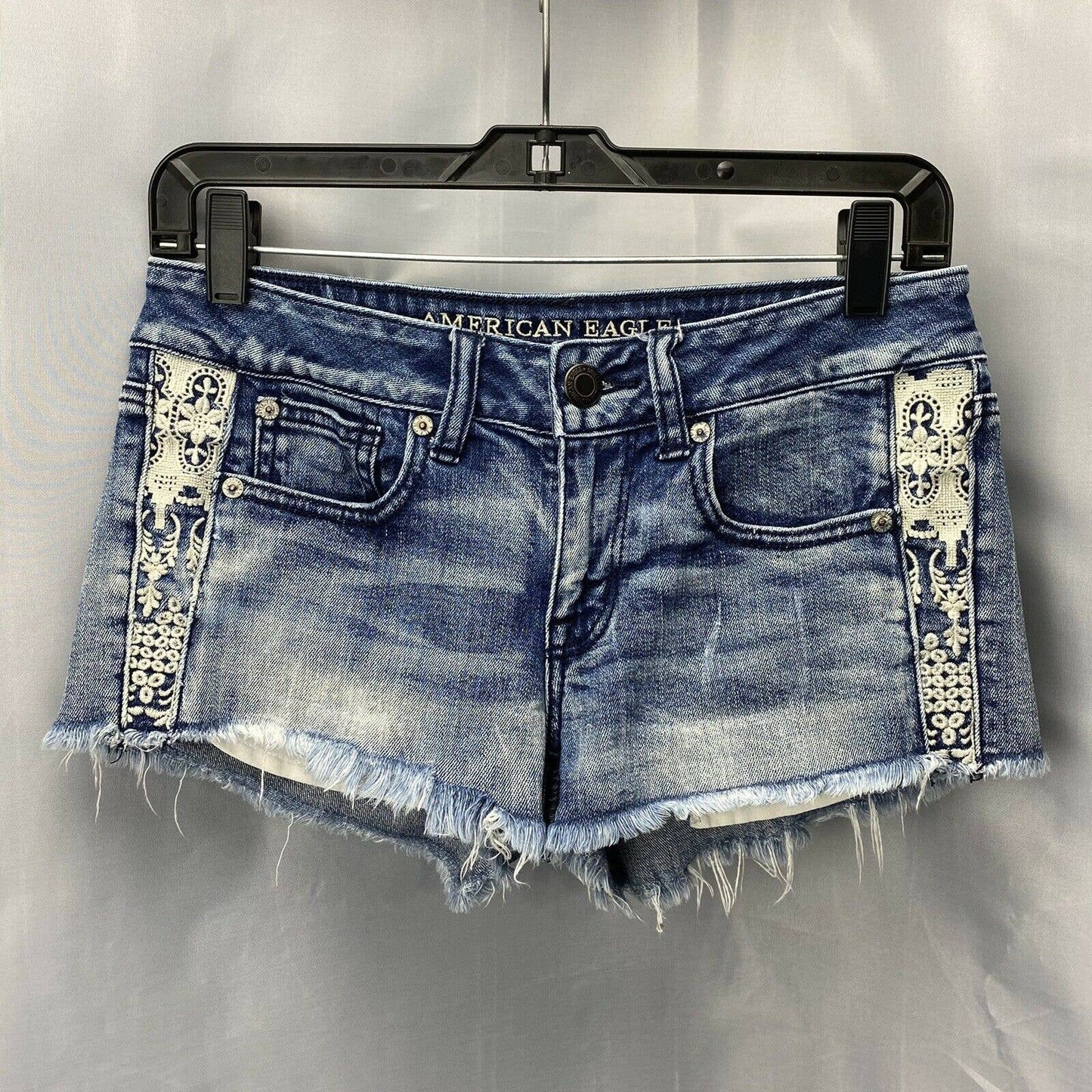 American Eagle Shortie Sz 2 Lowrise Stretch Denim Jean Shorts Raw Hem Embroidery