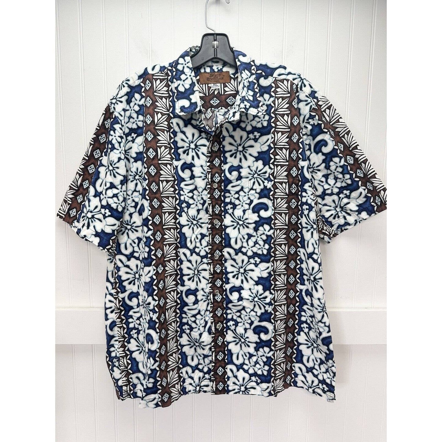 Island Traditions Button Up Shirt Mens XL Floral Short Sleeve Hawaiian *Hole