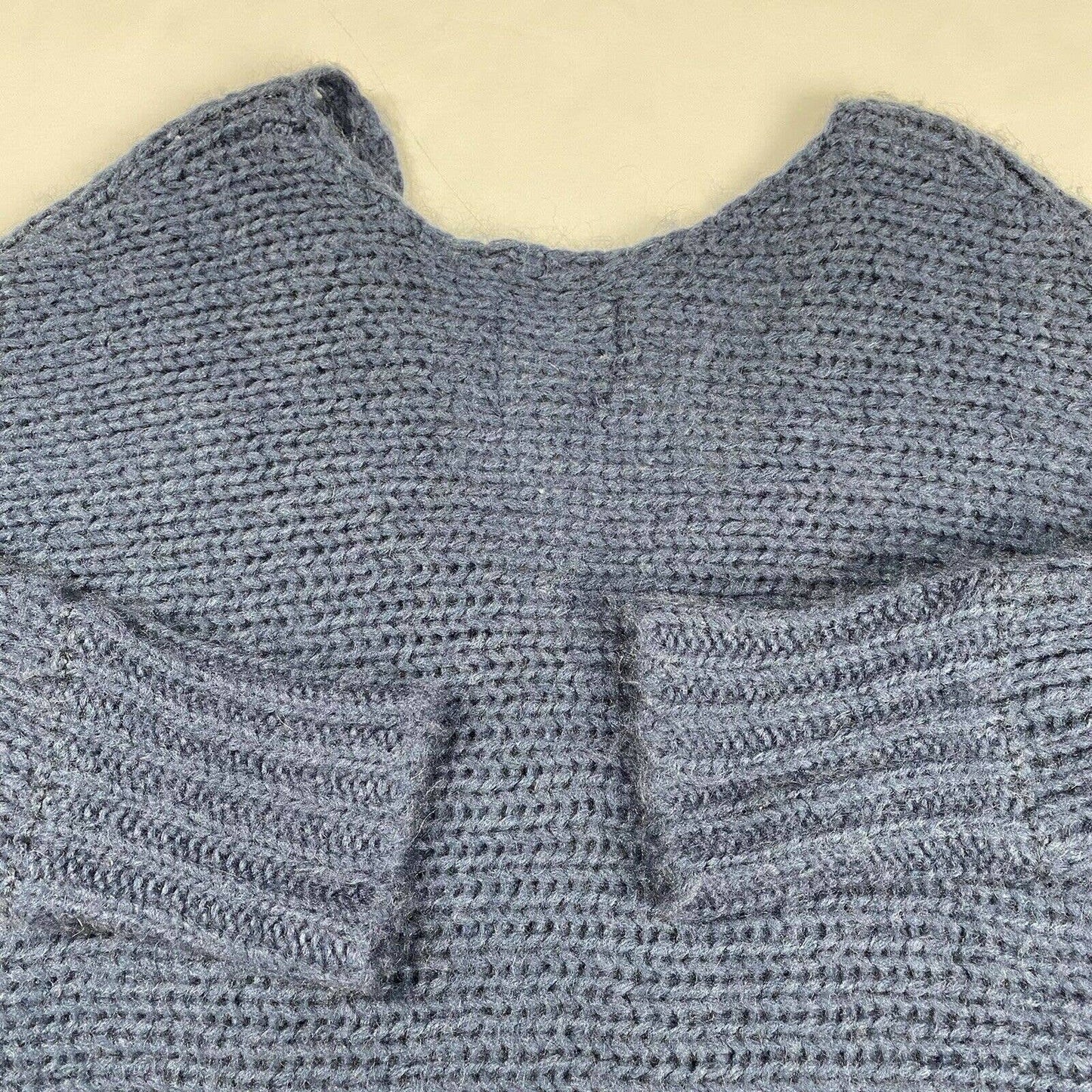 American Eagle Blue Knit Sweater Sz Medium Wool Mohair Blend V-Neck Long Sleeve