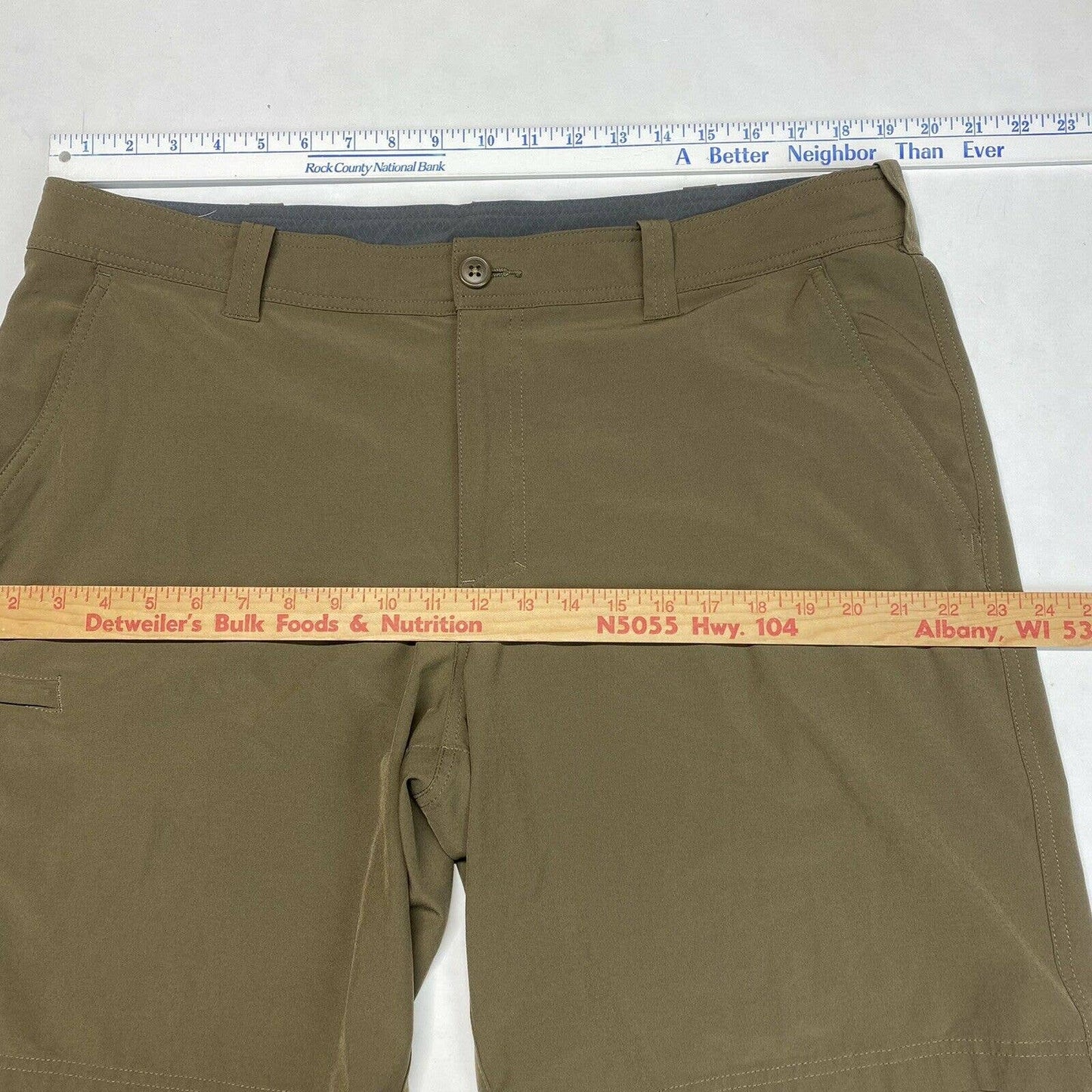 Columbia Cargo Shorts Sz 40 Mens Brown Casual Omni Shield Golf Hiking 20"L EUC