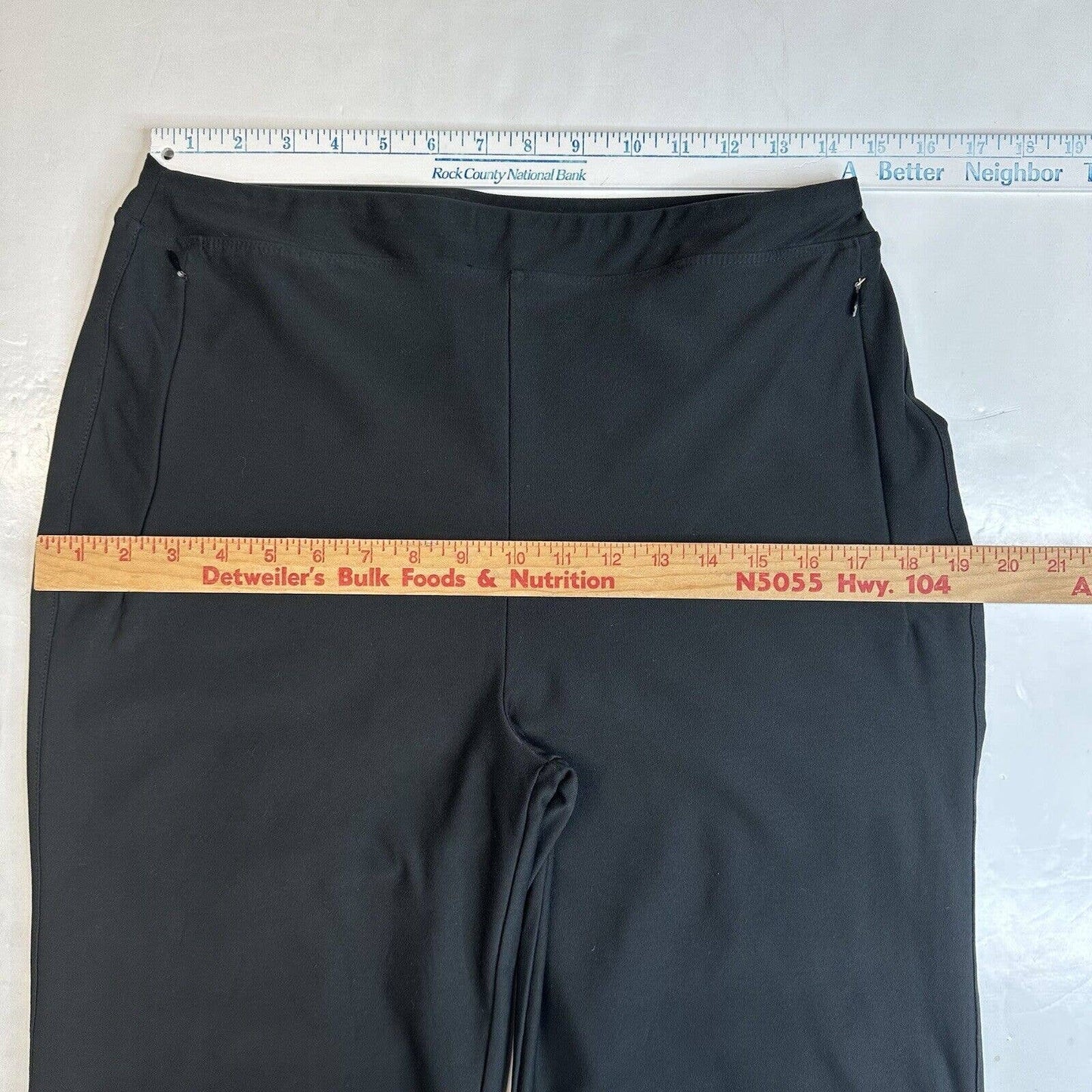 LL Bean Pull On Straight Leg Pants Sz Medium Black Stretchy Athleisure *Flaw