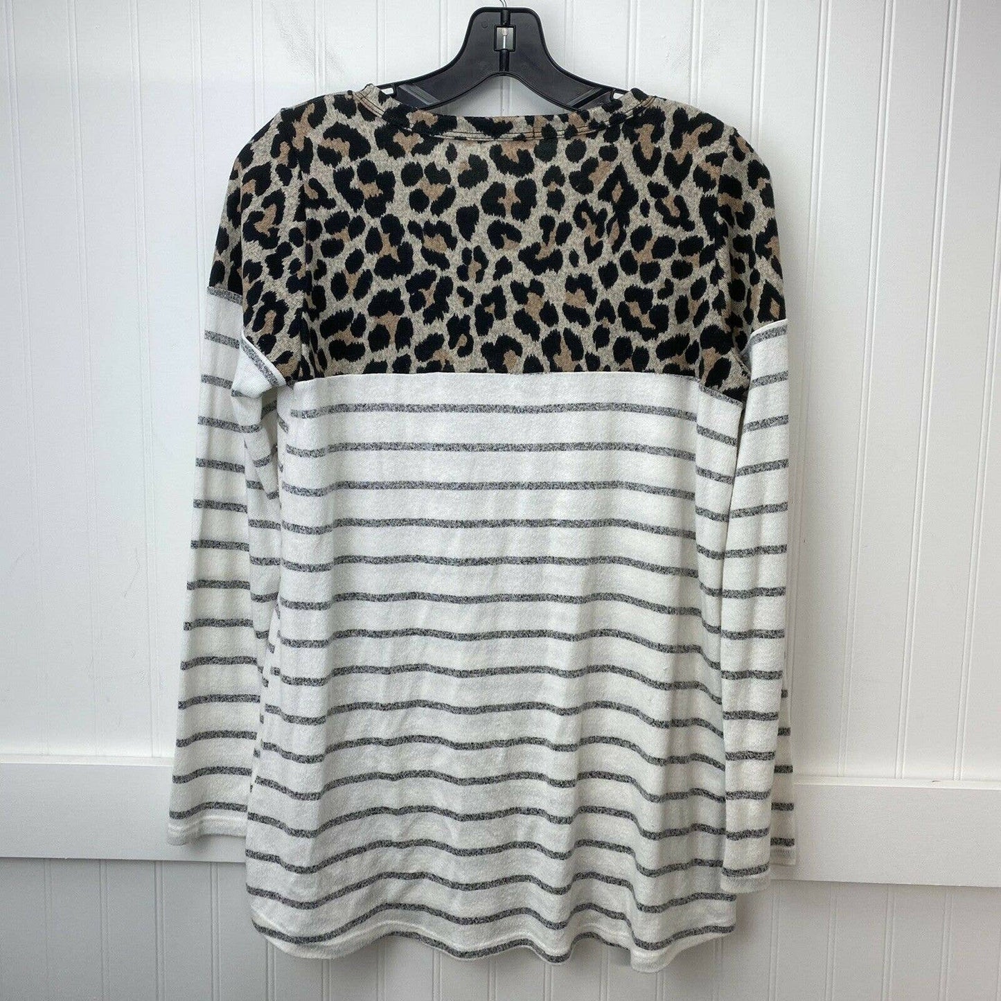 Wanna B Knit Leopard Striped Shirt Sz Medium Ivory/Tan Stretch Long Sleeve Top