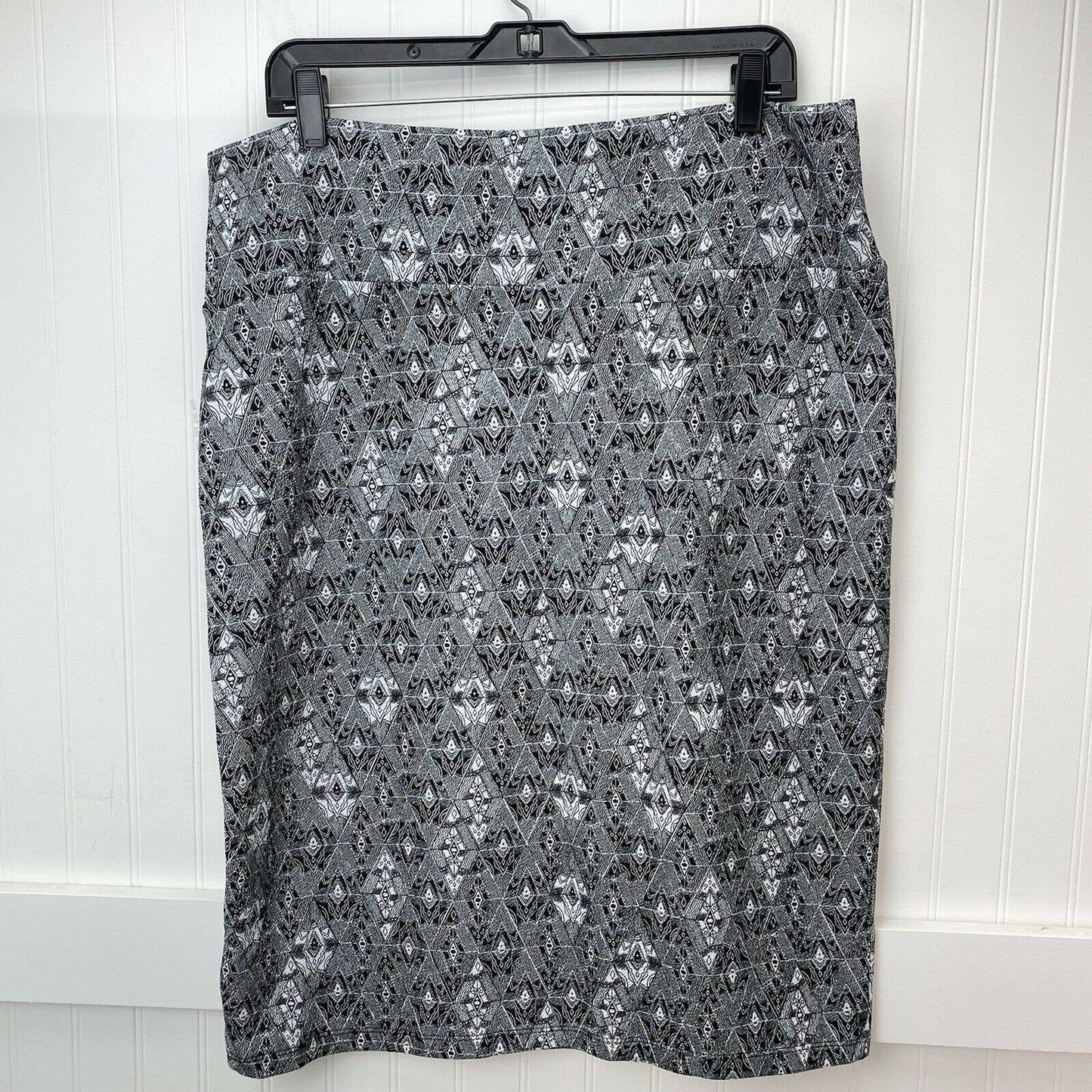 Lularoe Cassie Midi Pencil Skirt 3XL Black/White Aztec Stretch Plus Size NEW