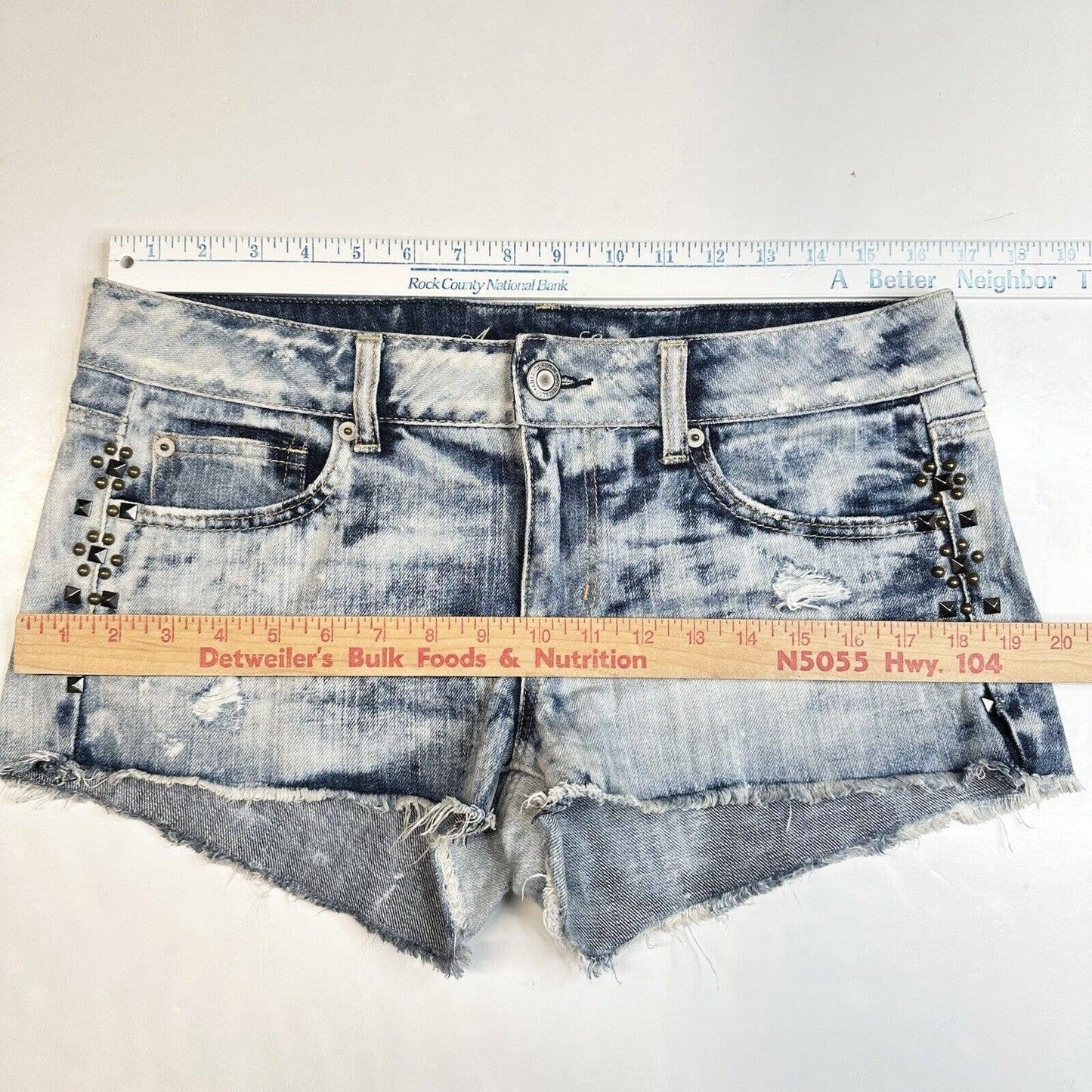 American Eagle Shortie 8 Acid Wash Denim Jean Shorts Distressed Studded *Flaw