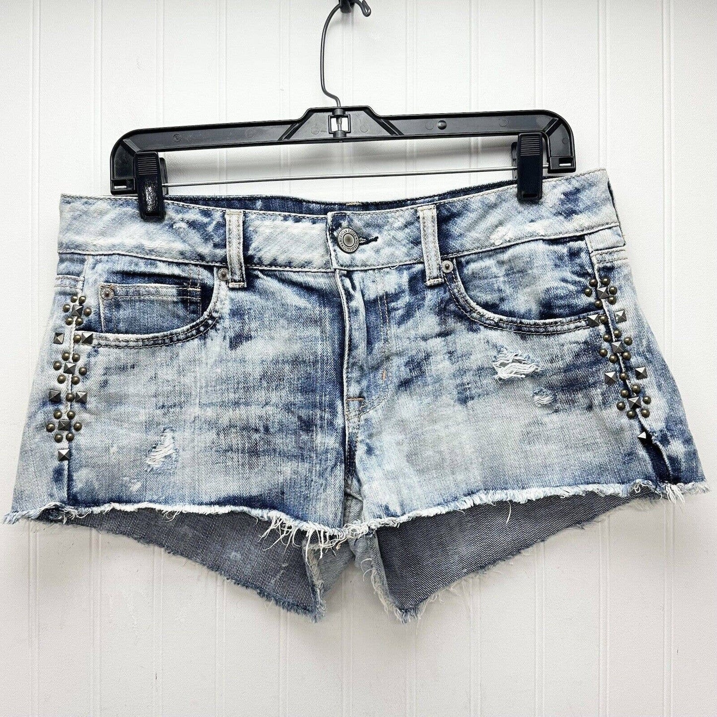 American Eagle Shortie 8 Acid Wash Denim Jean Shorts Distressed Studded *Flaw